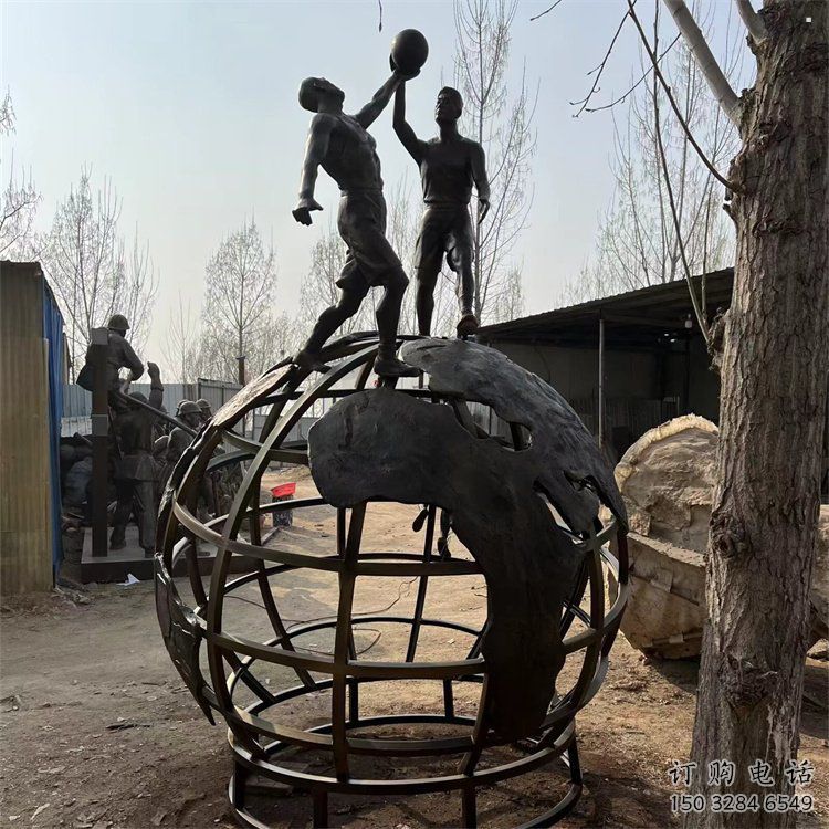 地球儀雕塑供應(yīng)，校園雕塑，地球儀人物雕塑制造廠家