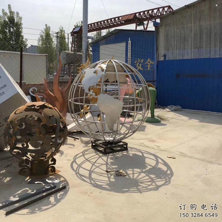 地球儀雕塑供應，城區(qū)小品，鏡面地球儀雕塑制造商