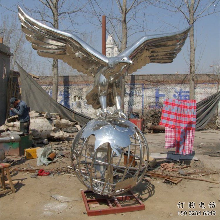 地球儀雕塑通用，多彩藝術(shù)，老鷹踩地球儀雕塑廠家