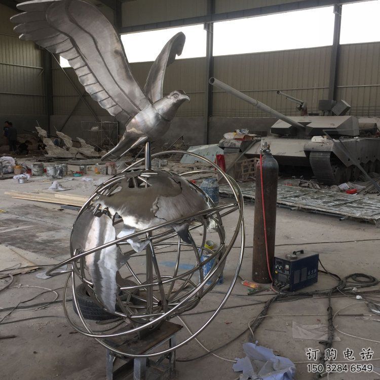 地球儀雕塑選用，美陳雕塑，金屬老鷹踩地球儀雕塑標(biāo)準(zhǔn)