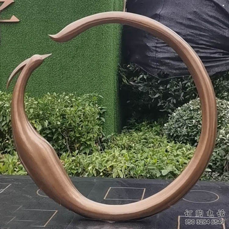 鳳凰雕塑供求，景區(qū)案例，不銹鋼圓環(huán)鳳凰雕塑廠家