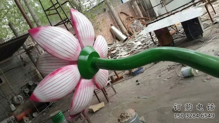 荷花雕塑選用，小區(qū)擺件，大型仿真荷花雕塑廠家