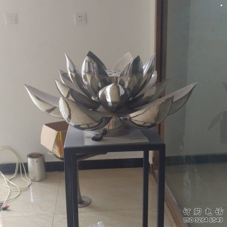 大型荷花雕塑常用，戶外擺放，鏡面荷花雕塑廠家展示