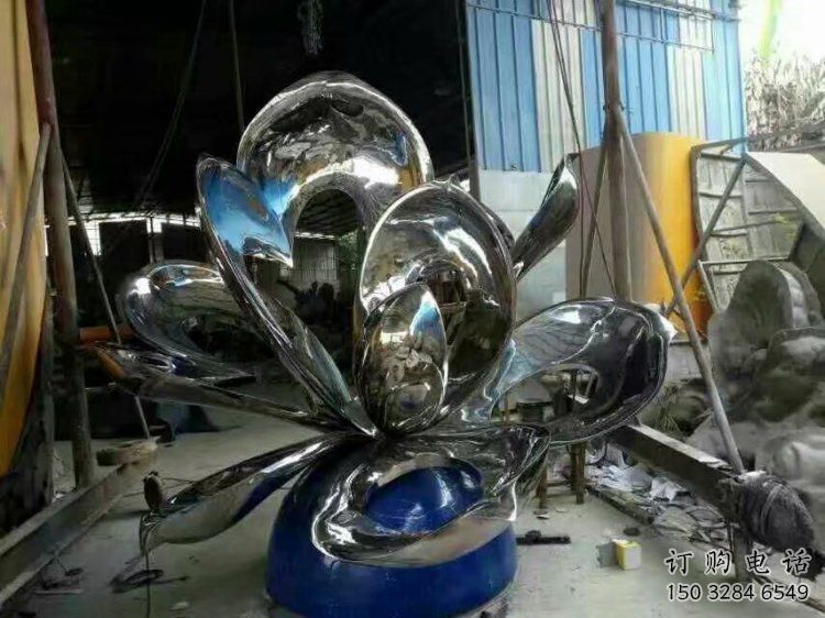 金屬荷花雕塑制作廠家，陸地?cái)[件，鏡面荷花雕塑制造商