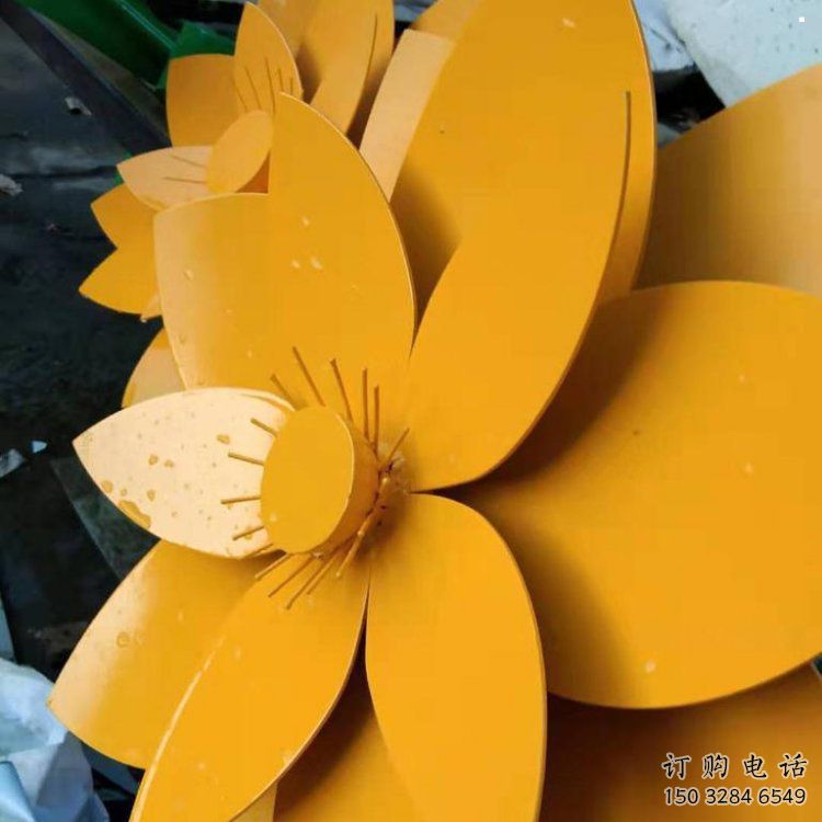 黃蓮花雕塑定做，廣場(chǎng)雕塑，室外烤漆黃蓮花雕塑提供