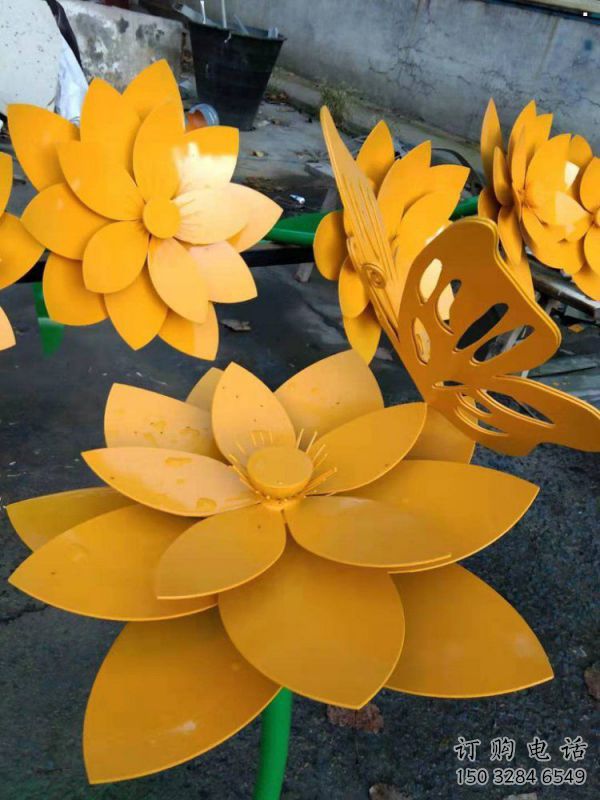 黃蓮花雕塑制造商，小區(qū)擺件，烤漆黃蓮花雕塑制造廠家