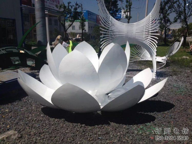 蓮花雕塑訂做，景區(qū)案例，藝術(shù)不銹鋼蓮花雕塑定制
