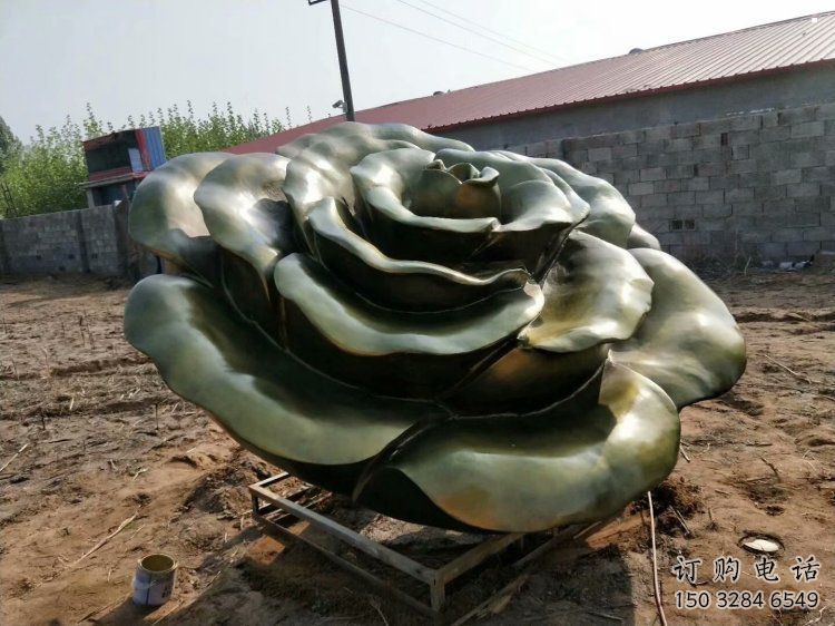 玫瑰花雕塑優(yōu)價(jià)，小區(qū)擺件，玻璃鋼玫瑰花雕塑廠家精選