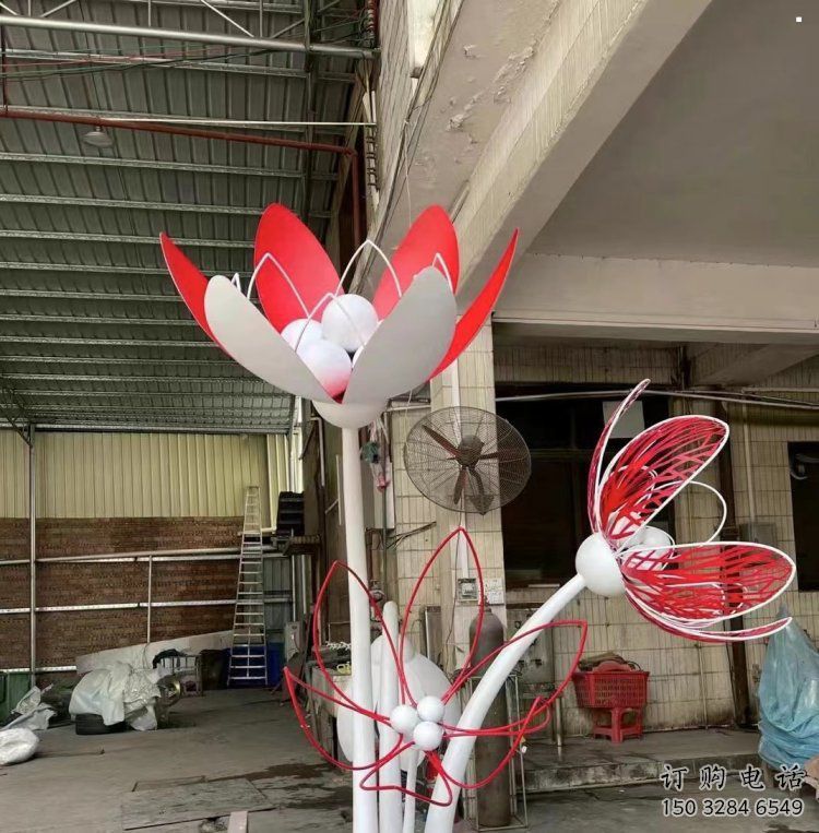 烤漆百合花雕塑供應(yīng)，花園小品，不銹鋼百合花雕塑展品
