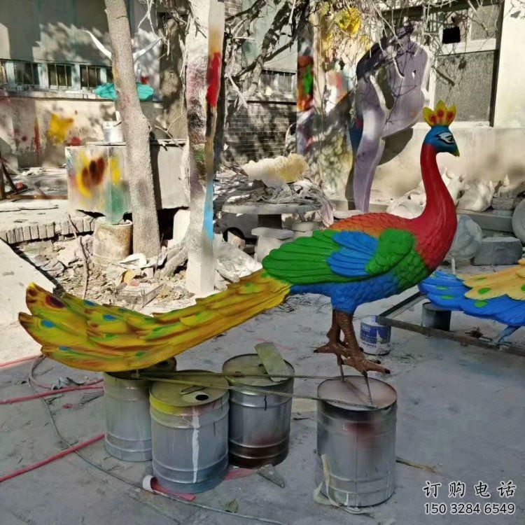 彩繪孔雀雕塑選用，多彩藝術，仿真孔雀雕塑展品?