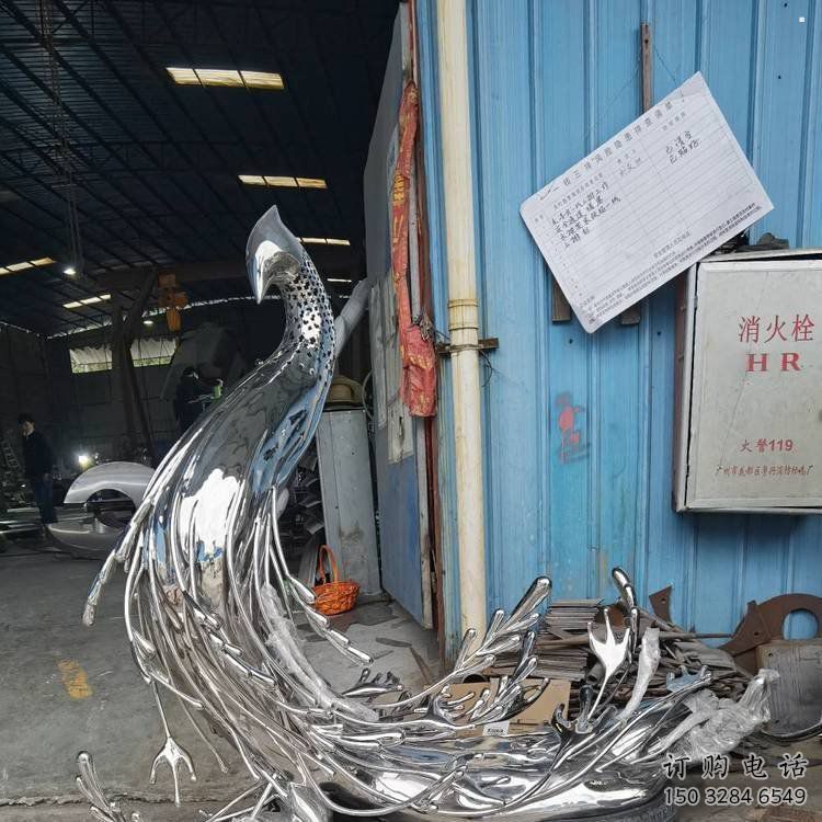 孔雀雕塑展品，花園小品，鏡面鐵藝孔雀雕塑優(yōu)選