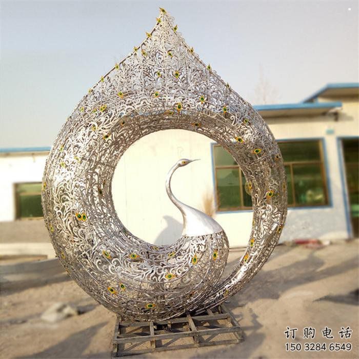 孔雀雕塑選用，美陳雕塑，鏤空鐵藝孔雀雕塑廠家?