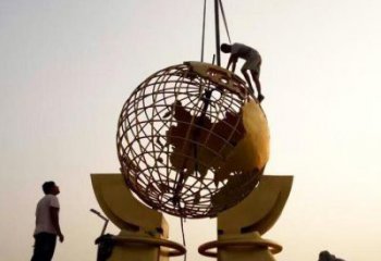 地球儀雕塑觀賞型，標(biāo)識(shí)雕塑，安裝手托地球儀雕塑廠家