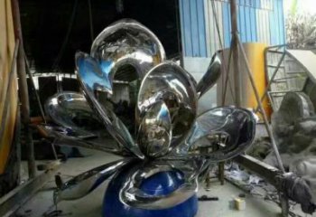金屬荷花雕塑制作廠家，陸地?cái)[件，鏡面荷花雕塑制造商