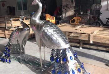 制作藝術(shù)孔雀雕塑廠家，鏡面工藝，不銹鋼孔雀雕塑預(yù)定