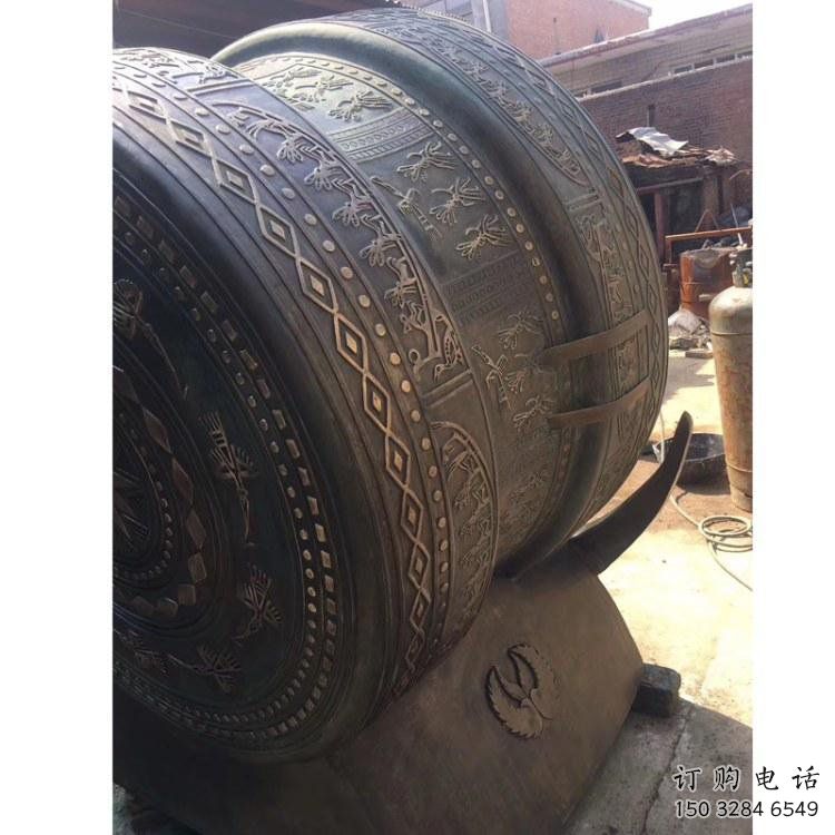 銅鼓雕塑批發(fā)，校園雕塑，抽象銅鼓雕塑定價(jià)