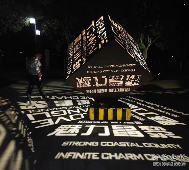 大型魔方雕塑公司，花園小品，燈光魔方雕塑常用