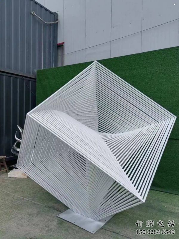 立方體雕塑服務(wù)商，街道標(biāo)識，鏤空立方體雕塑定制