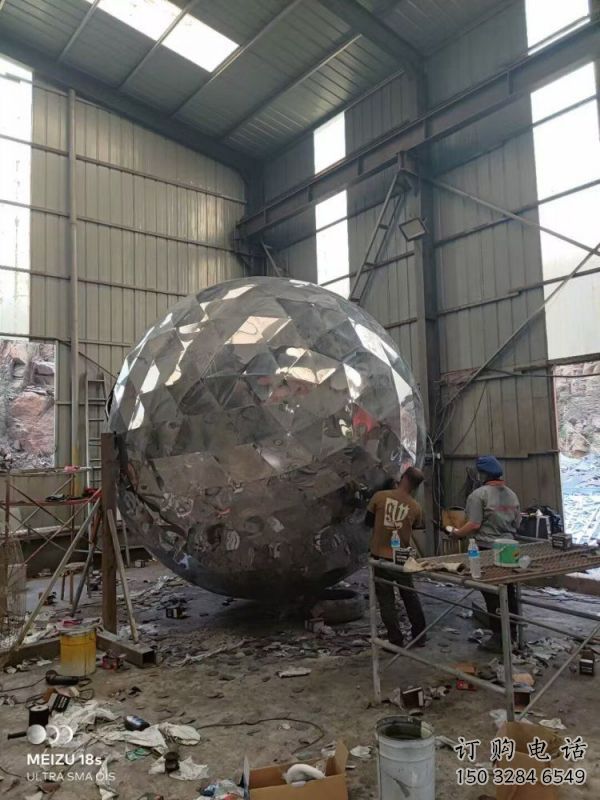 鏡面球雕塑廠家，公園小品，不銹鋼球雕塑訂做