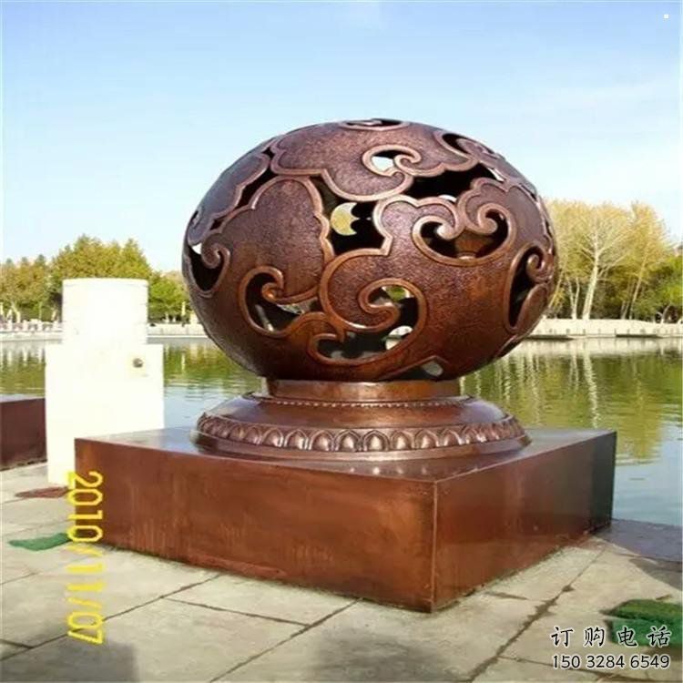 鏤空球雕塑服務(wù)商，街景小品烤漆鏤空球雕塑訂做