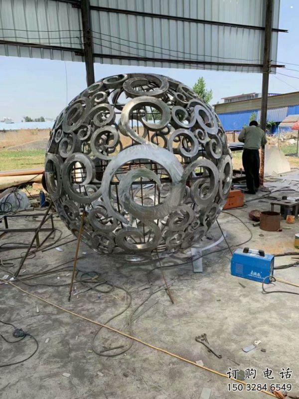 燈光球雕塑優(yōu)選，陸地擺件，不銹鋼燈光球雕塑制作廠家