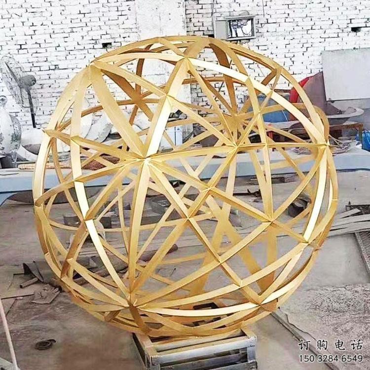 鏤空球雕塑定價(jià)，景觀雕塑，異形鏤空球雕塑擺件廠家
