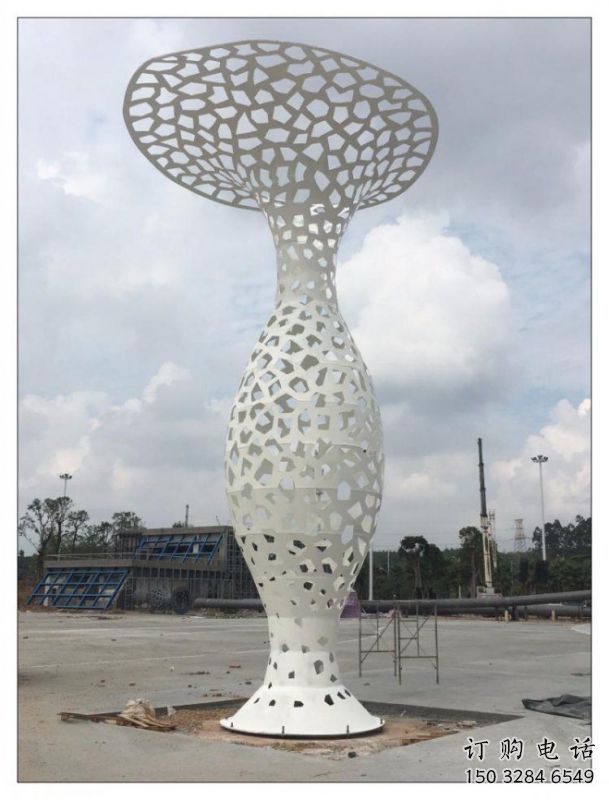 花瓶雕塑制作，城市裝飾，不銹鋼鏤空花瓶雕塑標(biāo)準(zhǔn)
