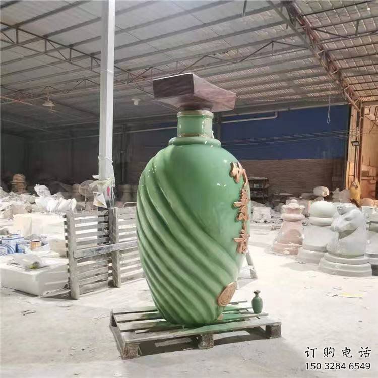 酒瓶雕塑展品，公園小品，城市玻璃鋼酒瓶雕塑供需