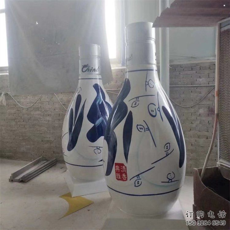 洋酒瓶雕塑通用，街頭雕塑，玻璃鋼洋酒瓶雕塑標(biāo)準(zhǔn)