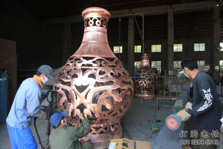銅花瓶雕塑制作優(yōu)選，戶外雕塑，軟裝銅花瓶雕塑廠家