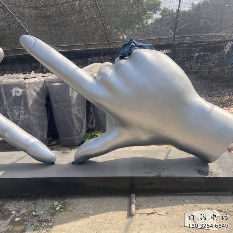 剪刀手雕塑供應(yīng)，城市裝飾，彩色不銹鋼剪刀手雕塑優(yōu)選