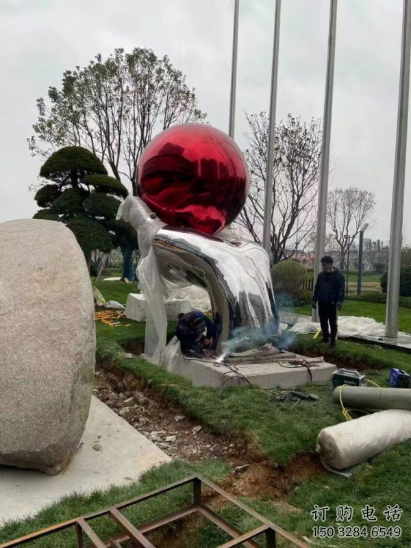火球雕塑定制，景觀雕塑，廣場手托火球雕塑廠家