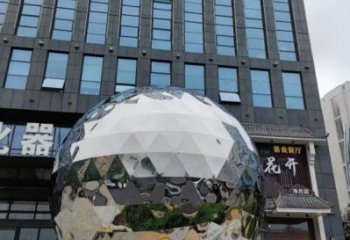 鏡面球雕塑承接，街頭藝術(shù)，不銹鋼球雕塑廠家