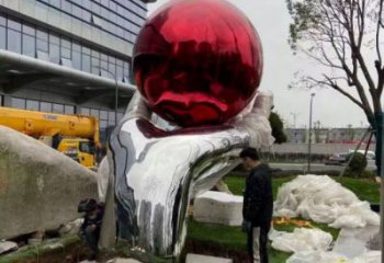 手托圓球雕塑指用，景觀概念，不銹鋼手托圓球雕塑廠家