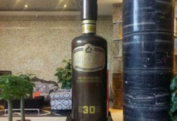 酒瓶雕塑制造商，酒店擺件，軟裝玻璃鋼酒瓶雕塑定制