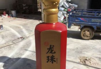 街道酒瓶雕塑，鍛造景觀雕塑，彩繪效果