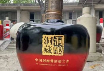 洋酒瓶雕塑點(diǎn)擊，景觀雕塑，別墅玻璃鋼洋酒瓶雕塑供求