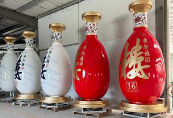 洋酒瓶雕塑預(yù)定，小區(qū)擺件，玻璃鋼洋酒瓶雕塑廠家