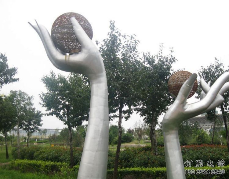 雙手雕塑精選，陸地?cái)[件，各類不銹鋼雙手雕塑廠家