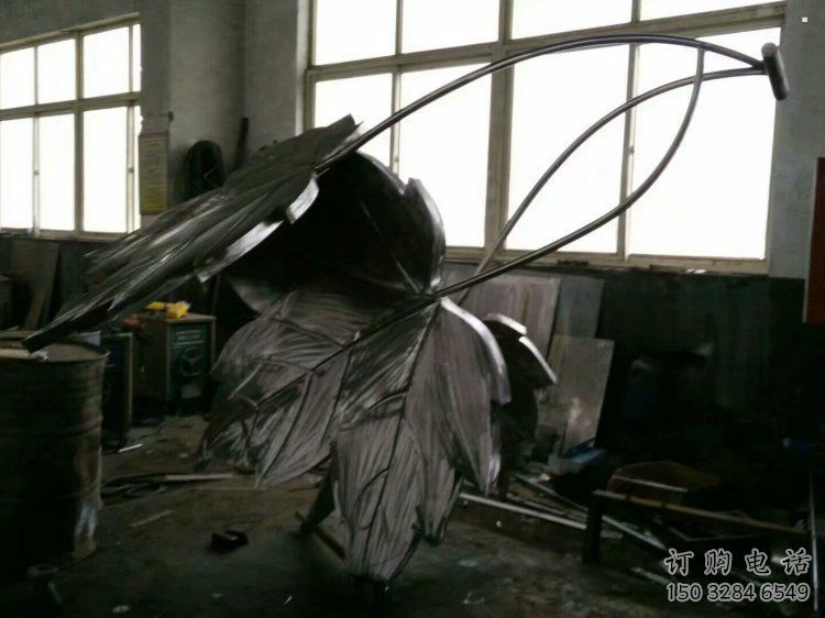 楓葉雕塑服務商，噴泉雕塑，不銹鋼楓葉雕塑訂做廠家