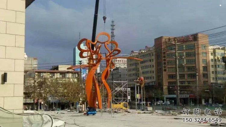 金屬鏤空樹(shù)雕塑制造商，鋼管組合，烤漆樹(shù)雕塑優(yōu)選