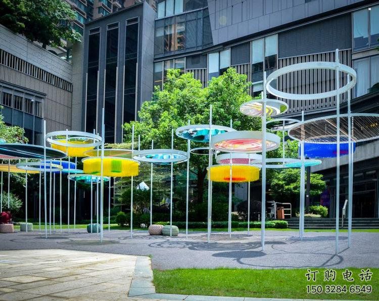 傘樹(shù)雕塑供應(yīng)，圓雕體系，景觀鏤空傘樹(shù)雕塑制作