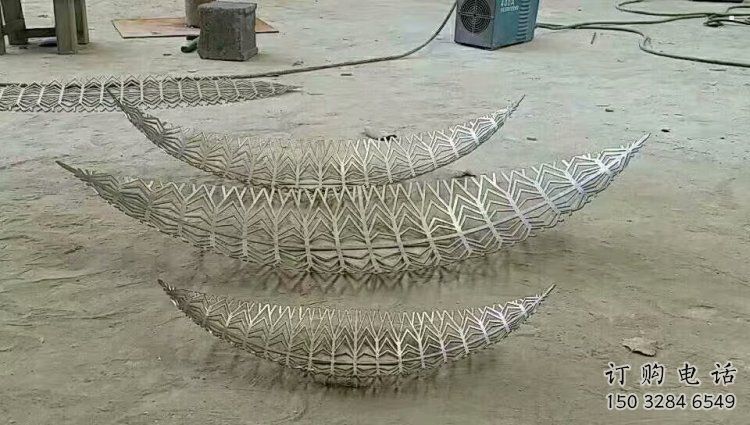 街道樹(shù)葉雕塑