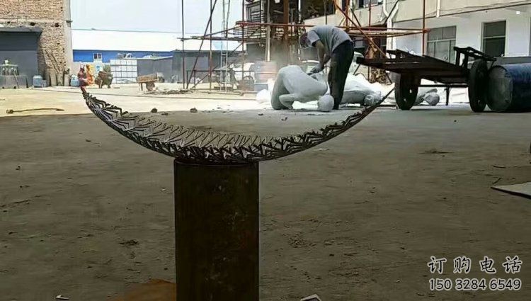 鏤空樹(shù)葉雕塑制作，公園小品，鏡面鏤空樹(shù)葉雕塑優(yōu)選