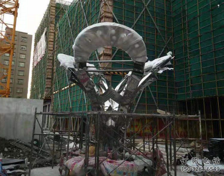 鏡面樹葉雕塑特供，標識雕塑，不銹鋼鏡面樹葉雕塑生產(chǎn)