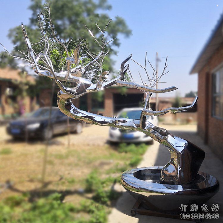 街頭松樹(shù)雕塑