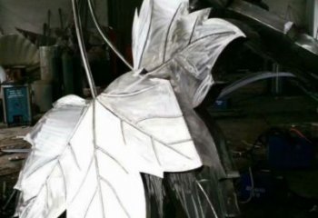 楓葉雕塑供應(yīng)，美陳雕塑，不銹鋼楓葉雕塑生產(chǎn)廠家