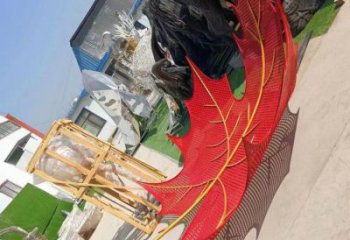 制造鏤空楓葉雕塑，地標(biāo)擺件，烤漆鐵藝楓葉雕塑廠家