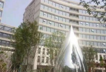街頭水珠雕塑