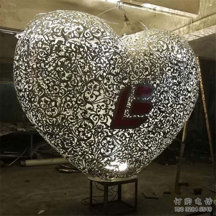 鏤空心形雕塑，燈光配置結(jié)構(gòu)，不銹鋼燈光心形雕塑廠家